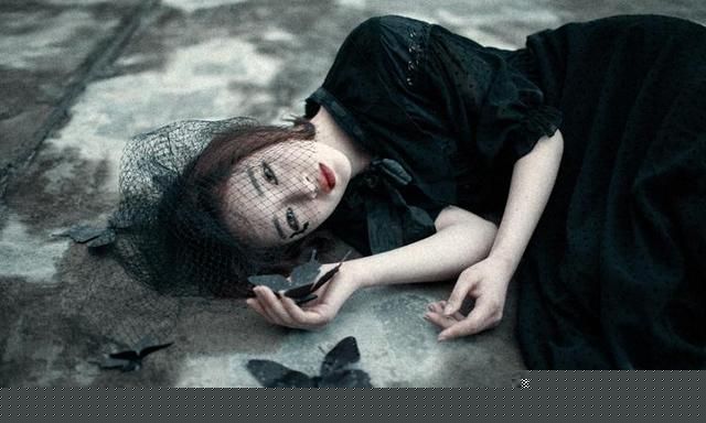 生产当天，老公纵容前女友女儿拿我脐带编花绳